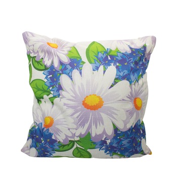 Perna decorativa, 43x43cm, poliester, gramaj 200 g, burduf, poliester, tip multicolor, model flori albe Perna decorativa, 43x43cm, poliester, gramaj 200 g, burduf, poliester, tip multicolor, model flori albe