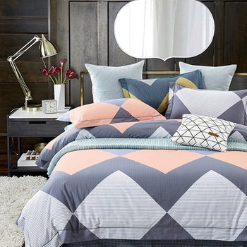 Lenjerie de pat Rosa Cotton 03 , 4 piese, pat dublu, 65% bumbac 35% poliester , tip inchidere nasturi, culoare gri perlat, model romburi roz piersica Lenjerie de pat Rosa Cotton 03 , 4 piese, pat dublu, 65% bumbac 35% poliester , tip inchidere nasturi, culoare gri perlat, model romburi roz piersica