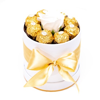 Aranjament Floral Ferrero White Rose, 1 Trandafir, Colorissima, 15 cm Aranjament Floral Ferrero White Rose, 1 Trandafir, Colorissima, 15 cm