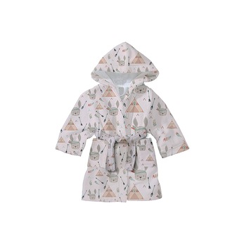 Halat de baie copii, din bumbac absorbant, cert Oeko-Tex®, imprimeu cu iepurasi plusati, pentru cei pasionati de 10 Prieteni, stil Indian Bunnies, lejer si cu cordon in talie, in nuante de roz pal, alb si crem, brand Sleep Good Sleeping®, varsta 6-8 ani Halat de baie copii, din bumbac absorbant, cert Oeko-Tex®, imprimeu cu iepurasi plusati, pentru cei pasionati de 10 Prieteni, stil Indian Bunnies, lejer si cu cordon in talie, in nuante de roz pal, alb si crem, brand Sleep Good Sleeping®, varsta 6-8 ani