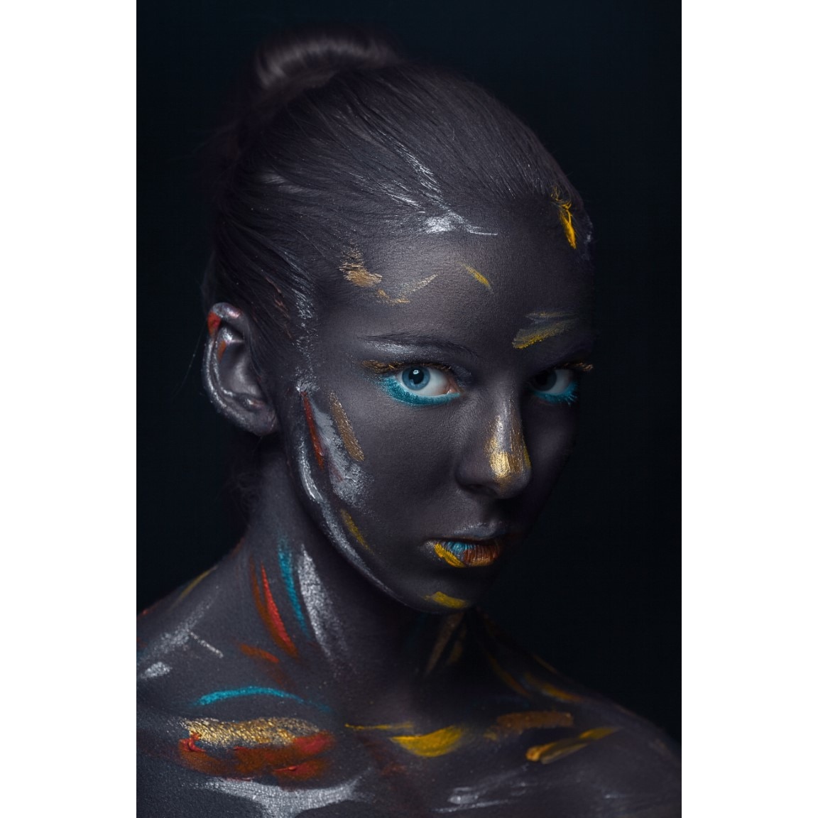 Tablou canvas Portrait57 Femeie vopsita in negru si makeup color, 30 x 45 cm