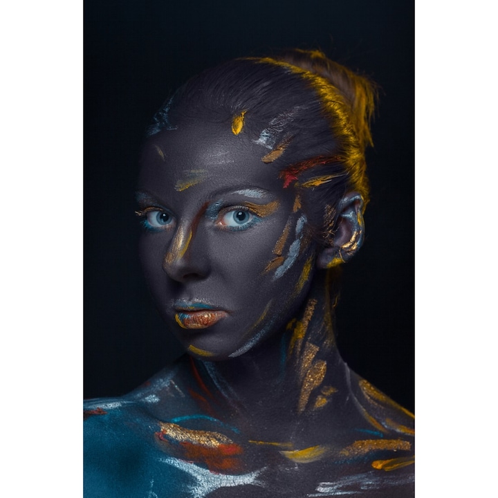 Blueback MAT Portré 58 fotótapéta, Feketére festett nő színes sminkben 2, 200 x 255 cm