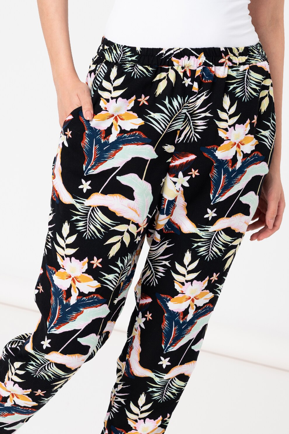ROXY, Pantaloni cu model tropical Easypeasy, negru, verde pal, roz pastel