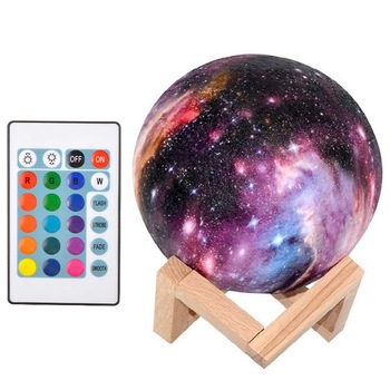Lampa de veghe Led, Zola®, 3D- Luna, telecomanda, suport din lemn, diametre Luna 12 cm, inaltime totala 20 cm, multicolora Lampa de veghe Led, Zola®, 3D- Luna, telecomanda, suport din lemn, diametre Luna 12 cm, inaltime totala 20 cm, multicolora