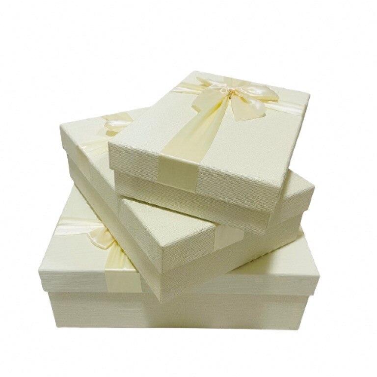 Set 3 cutii din carton alb fildes ,cu funda 1108 g