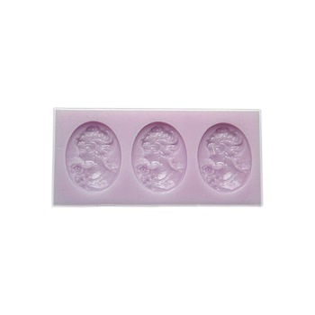Forma de turnat din silicon DIY - 3 medalioane antice, 7.3 x 3.3 x 1.4 cm Forma de turnat din silicon DIY - 3 medalioane antice, 7.3 x 3.3 x 1.4 cm
