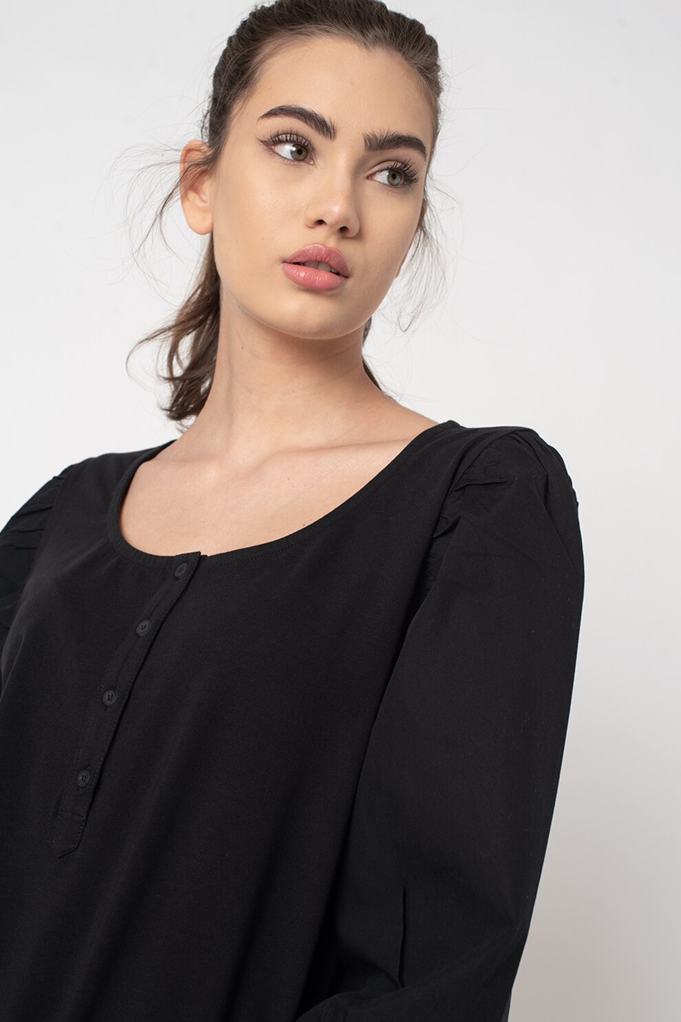 EDC by Esprit, Bluza cu decolteu henley si maneci bufante, Negru