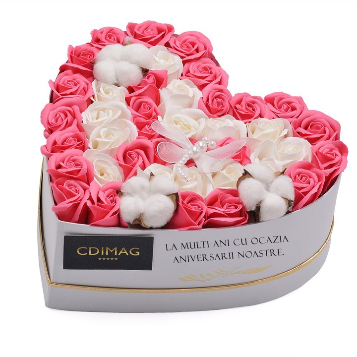 Cutie cu trandafiri de sapun si flori de bumbac natural ,personalizata cu mesaj