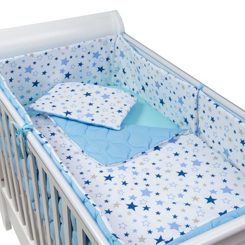Set lenjerie matlasata 5 piese Kidizi Milky Way, include perna, plapumioara, aparatoare si cearceaf Set lenjerie matlasata 5 piese Kidizi Milky Way, include perna, plapumioara, aparatoare si cearceaf