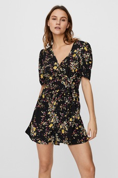 Vero Moda, Salopeta scurta cu imprimeu si decolteu cache-coeur, Negru/Galben/Roz, XS Vero Moda, Salopeta scurta cu imprimeu si decolteu cache-coeur, Negru/Galben/Roz, XS