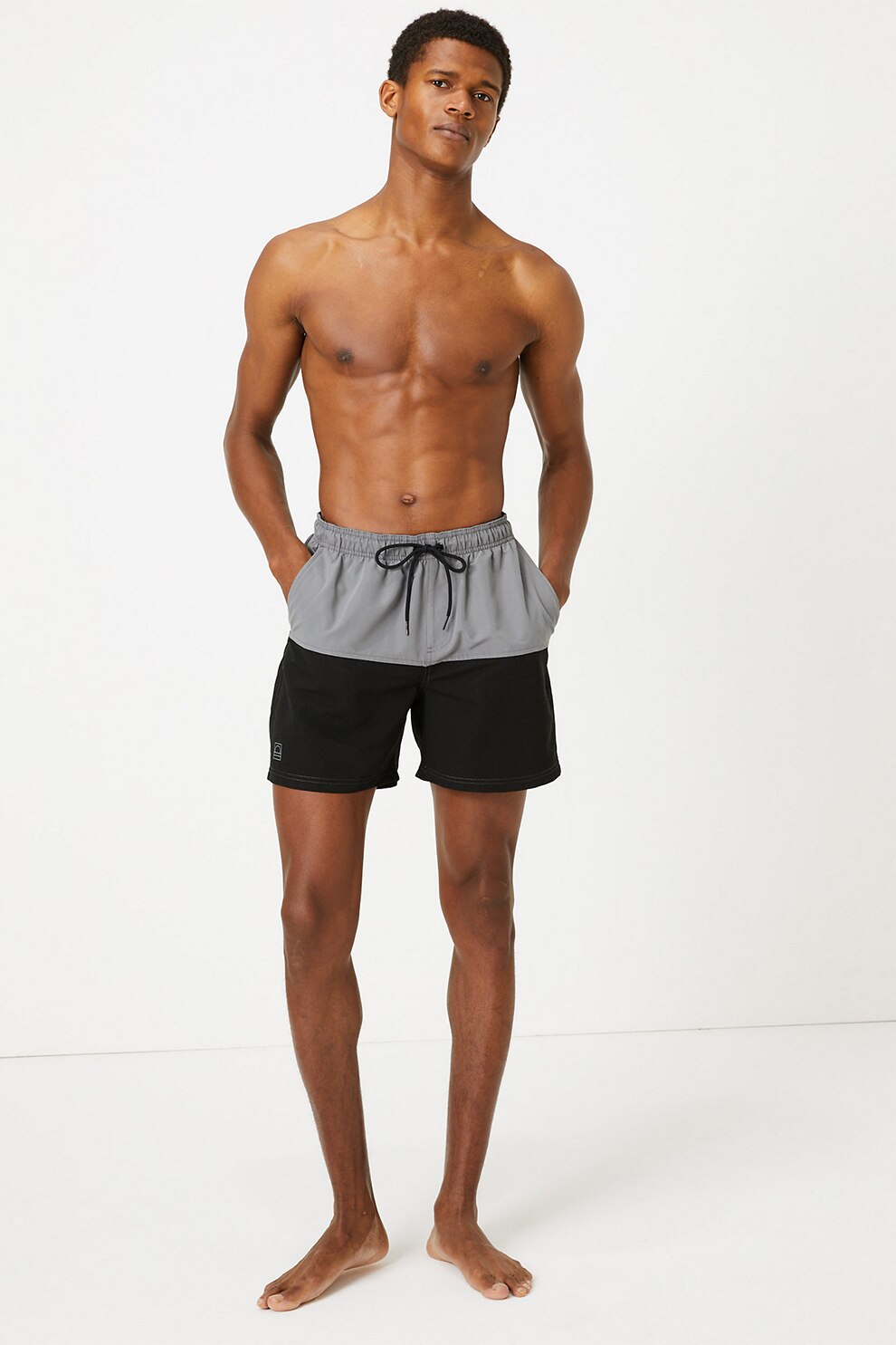 Marks & Spencer, Pantaloni scurti de baie cu model colorblock si uscare rapida, Gri/negru