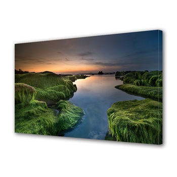 Tablou Canvas Premium ArtDeco, Printre dealurile inverzite, Panza pe cadru de lemn, Decoratiuni Moderne pentru Casa, 70 x 100 cm Tablou Canvas Premium ArtDeco, Printre dealurile inverzite, Panza pe cadru de lemn, Decoratiuni Moderne pentru Casa, 70 x 100 cm