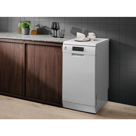 Masina de spalat vase Slim Electrolux ESG62300SW, 9 seturi, 8 programe, Clasa D, Air Dry, Motor Inverter, SatelliteClean, Display LED, 45 cm, Alb