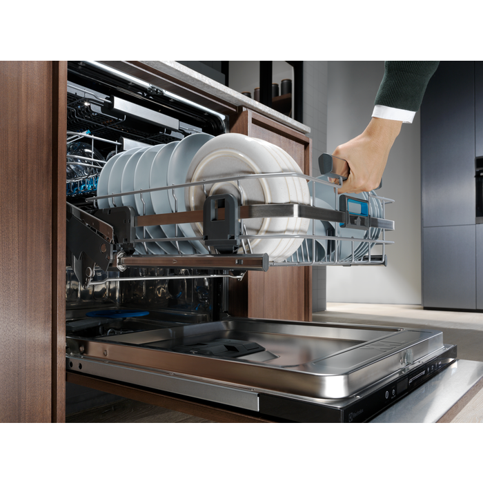 Masina de spalat vase incorporabila Electrolux EEC87400W, 15 seturi, 8 programe, MaxiFlex, AirDry, QuickSelect, Iluminare interioara, Time Beam, WiFi, Afisaj TFT, Clasa C, Motor inverter, 60 cm