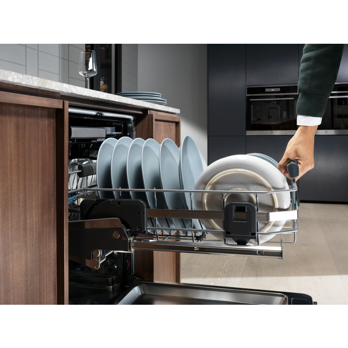 Masina de spalat vase incorporabila Electrolux EEC87400W, 15 seturi, 8 programe, MaxiFlex, AirDry, QuickSelect, Iluminare interioara, Time Beam, WiFi, Afisaj TFT, Clasa C, Motor inverter, 60 cm