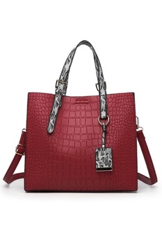 Geanta de dama Judith rosie din piele ecologica tip piele de crocodil, 25 x 18 x 11 cm Geanta de dama Judith rosie din piele ecologica tip piele de crocodil, 25 x 18 x 11 cm