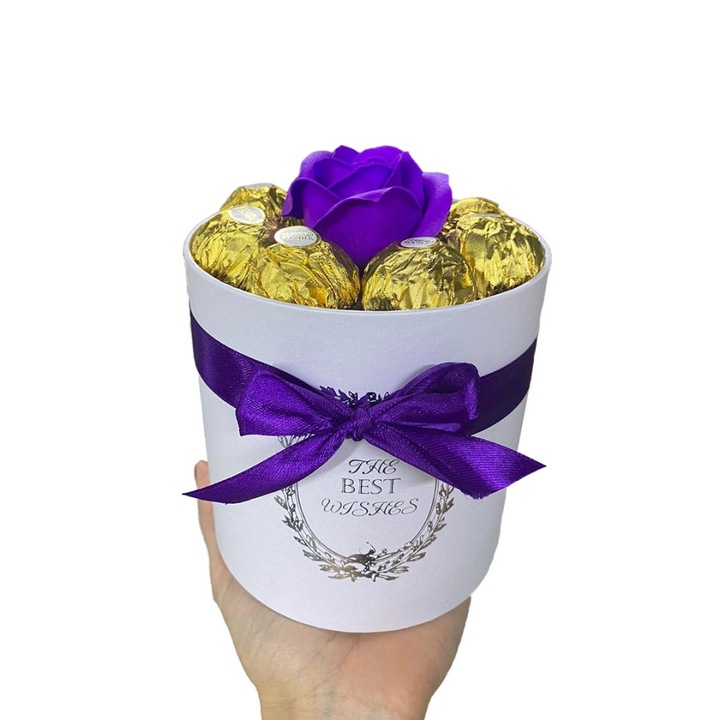 Cutie cadou pentru femei alba Sweet Flower cu trandafir de sapun si praline Ferrero Rocher, mov