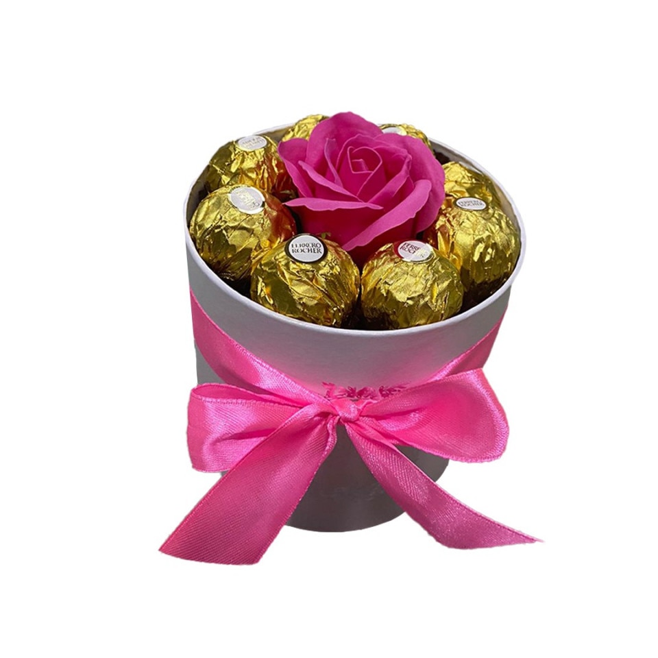 Ferrero Rocher Roz Cutie cadou pentru femei alba Sweet Flower cu trandafir de sapun si ...