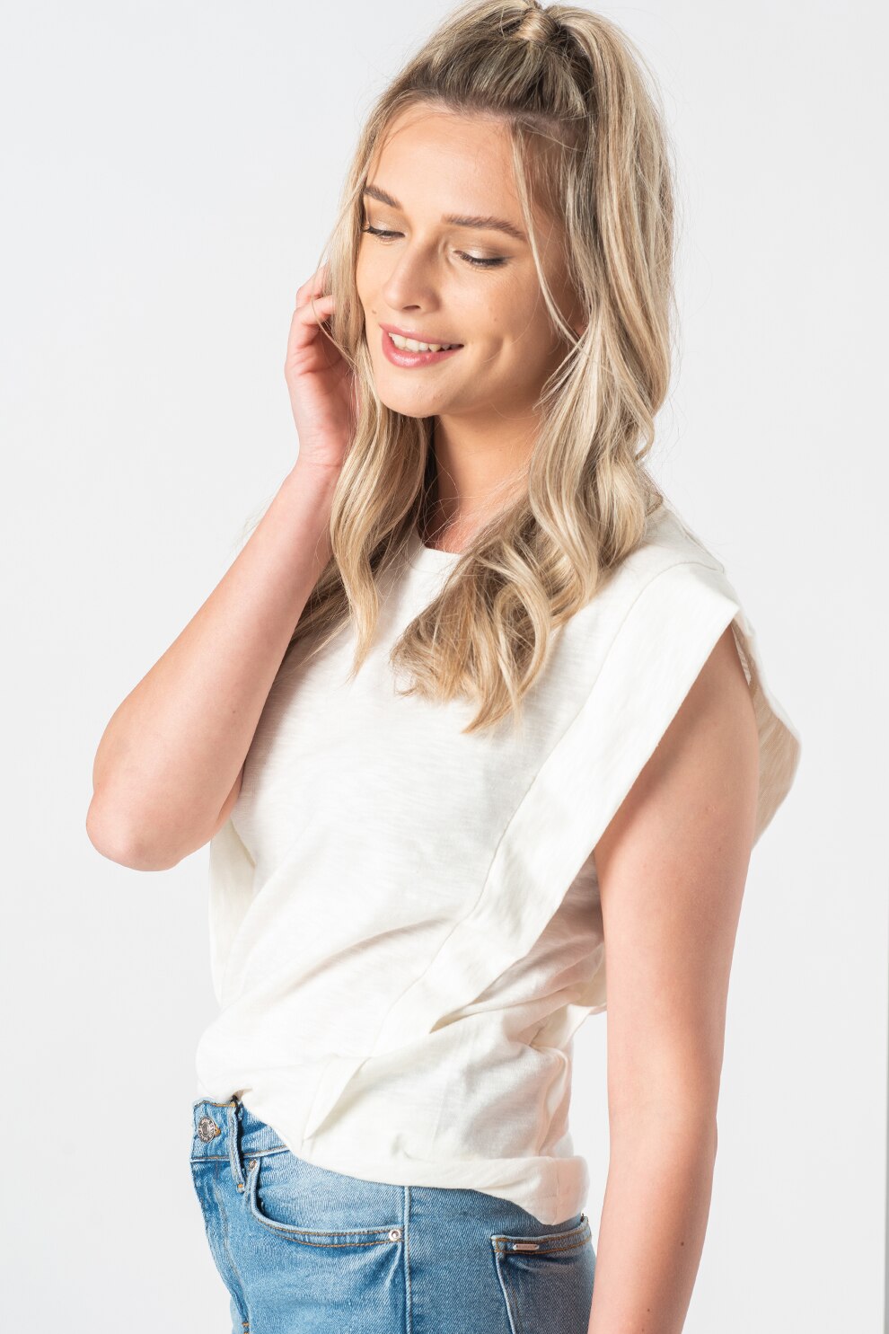 b.young, Tricou cu decolteu la baza gatului, fara maneci Ella, Alb prafuit