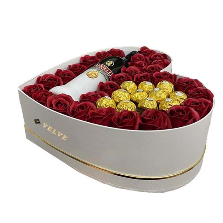 Cadou pentru femei cutie inima alba cu trandafiri de sapun, Angelli si praline Ferrero Rocher, bordo