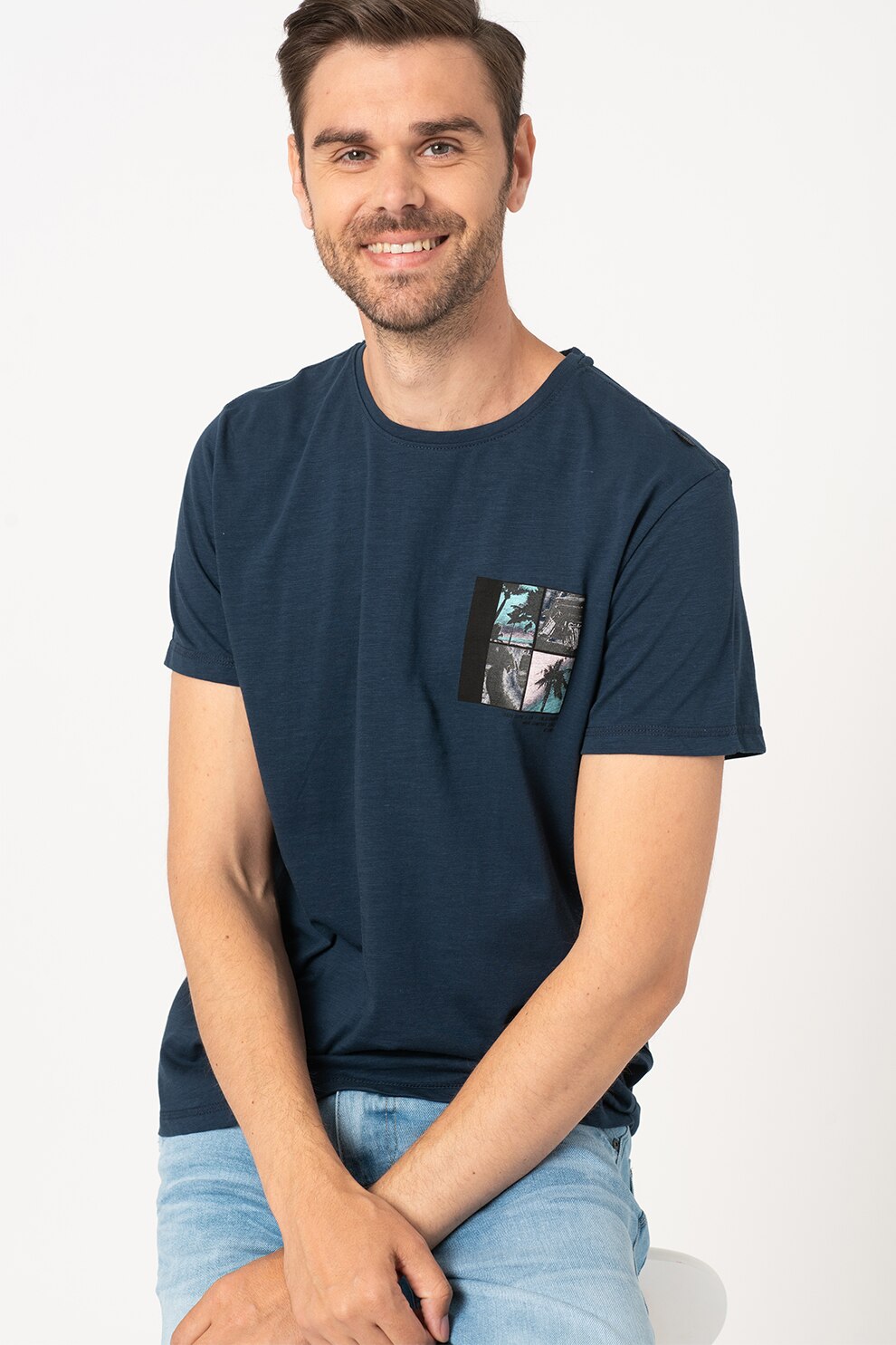 BLEND, Tricou de bumbac cu imprimeu grafic si tropical discret, Bleumarin