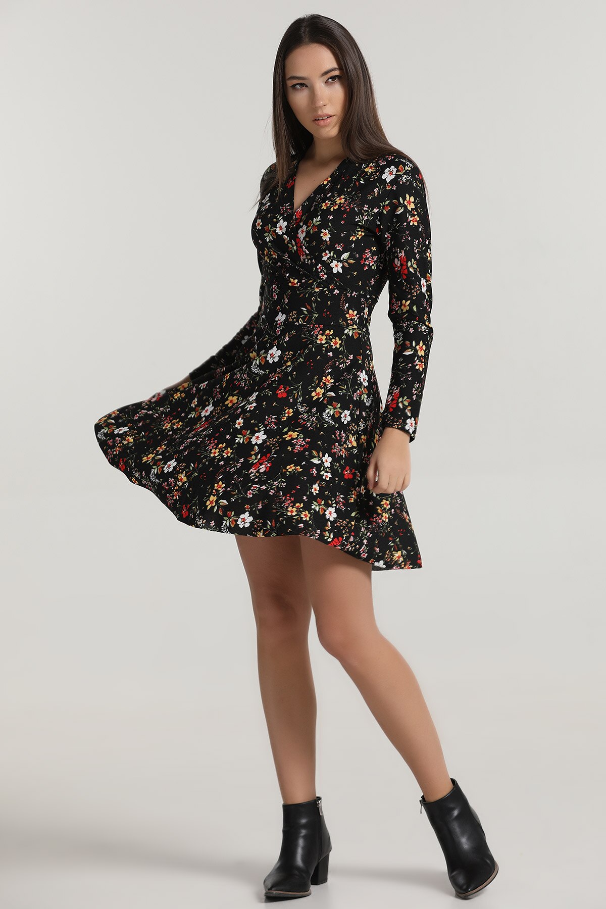 Rochie Galata Fabrica, Decolteu in V, Imprimeu floral, Maneci lungi, Poliester, Negru, Negru