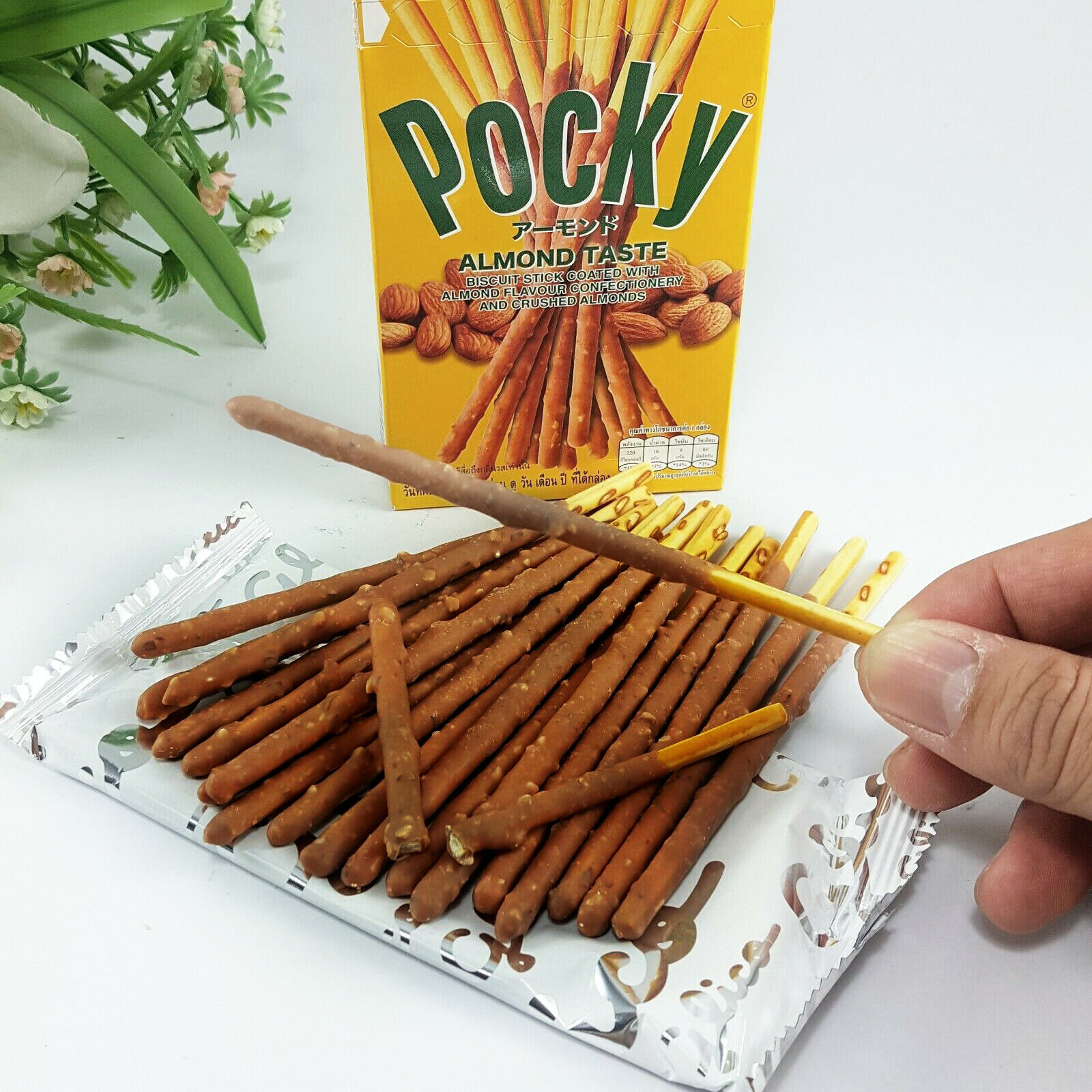 Sticsuri Pocky cu aroma de migdale, 43g - eMAG.ro