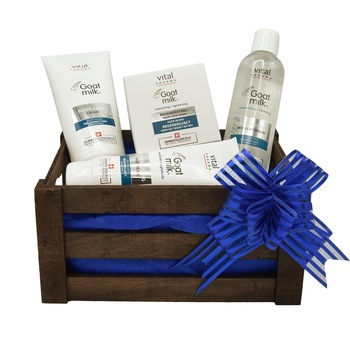 Set cadou cutie lemn, produse cosmetice cu extract din lapte de capra, apa micelara 200ml, crema de corp 200ml, crema de maini 100ml, crema regeneratoare de noapte 50ml Set cadou cutie lemn, produse cosmetice cu extract din lapte de capra, apa micelara 200ml, crema de corp 200ml, crema de maini 100ml, crema regeneratoare de noapte 50ml
