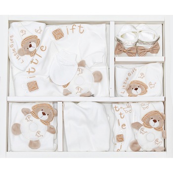 Set cadou AKU 10 piese pentru Bebelusi, Nou-Nascuti, Model cu Ursuleti, 0-3 luni, Bumbac 100%, culoare Alb/Maro AKU AK7419 Set cadou AKU 10 piese pentru Bebelusi, Nou-Nascuti, Model cu Ursuleti, 0-3 luni, Bumbac 100%, culoare Alb/Maro AKU AK7419