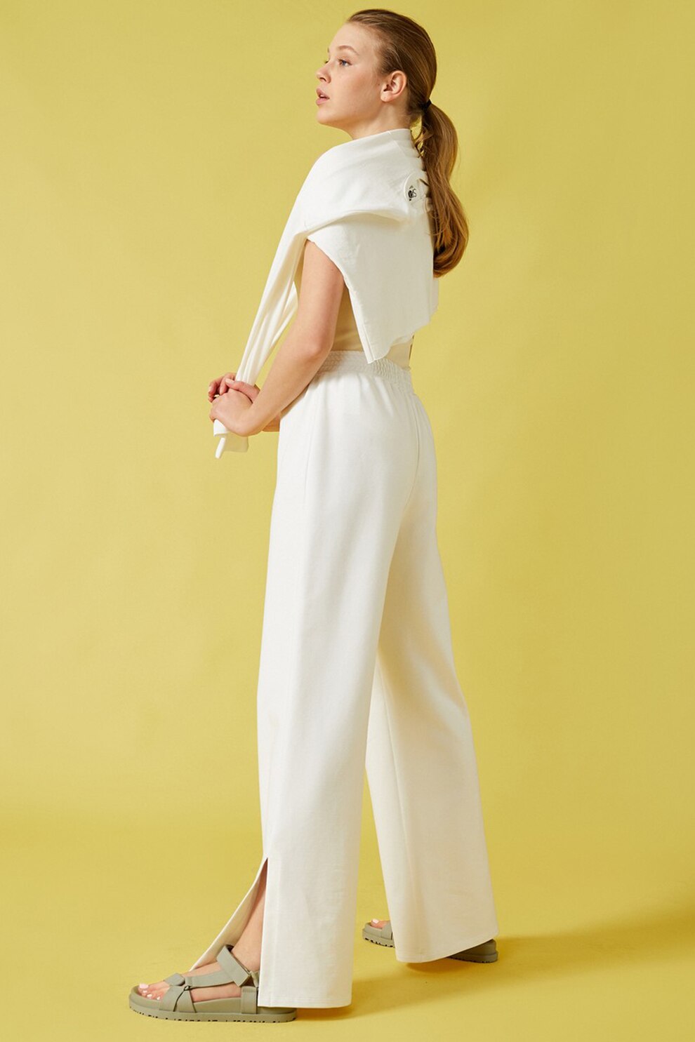 KOTON, Pantaloni sport ampli cu slituri pe glezna, Alb prafuit, XL