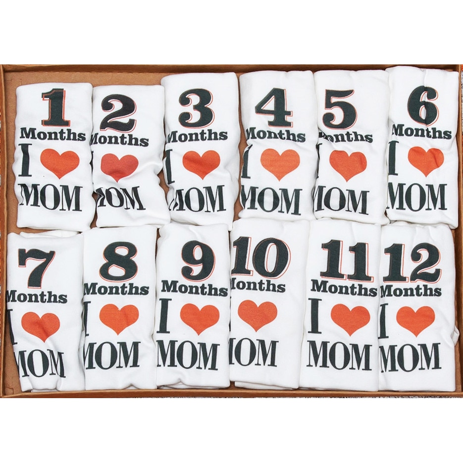 Set 12 Body-uri pentru bebelusi colectia AKU Pinky & Pinky, Pentru fiecare luna a Anului, 100% Bumbac, Antialergenic, Alb cu Inimioara MAMA, 0-12 luni, AK7425