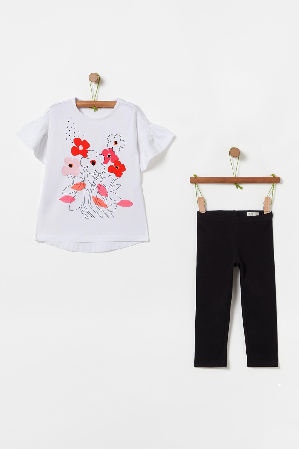 OVS, Set de colanti si tricou cu imprimeu floral, 2 piese, Alb/Rosu/Negru, Alb/Rosu/Negru