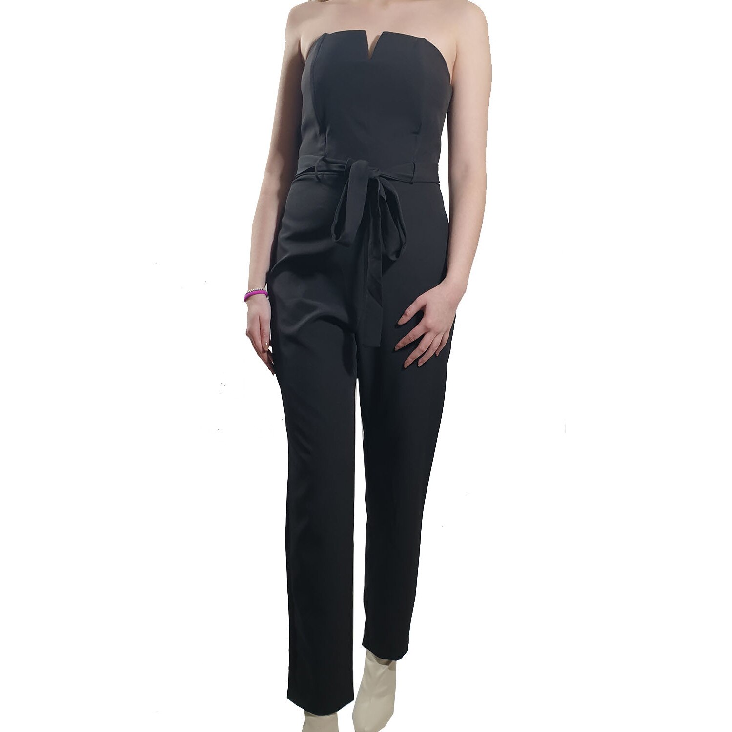 Salopeta dama alba, Negru