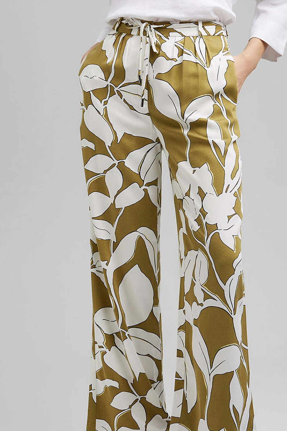 Esprit, Pantaloni cu croiala ampla si imprimeu floral, Alb/Verde oliv, W34-L30