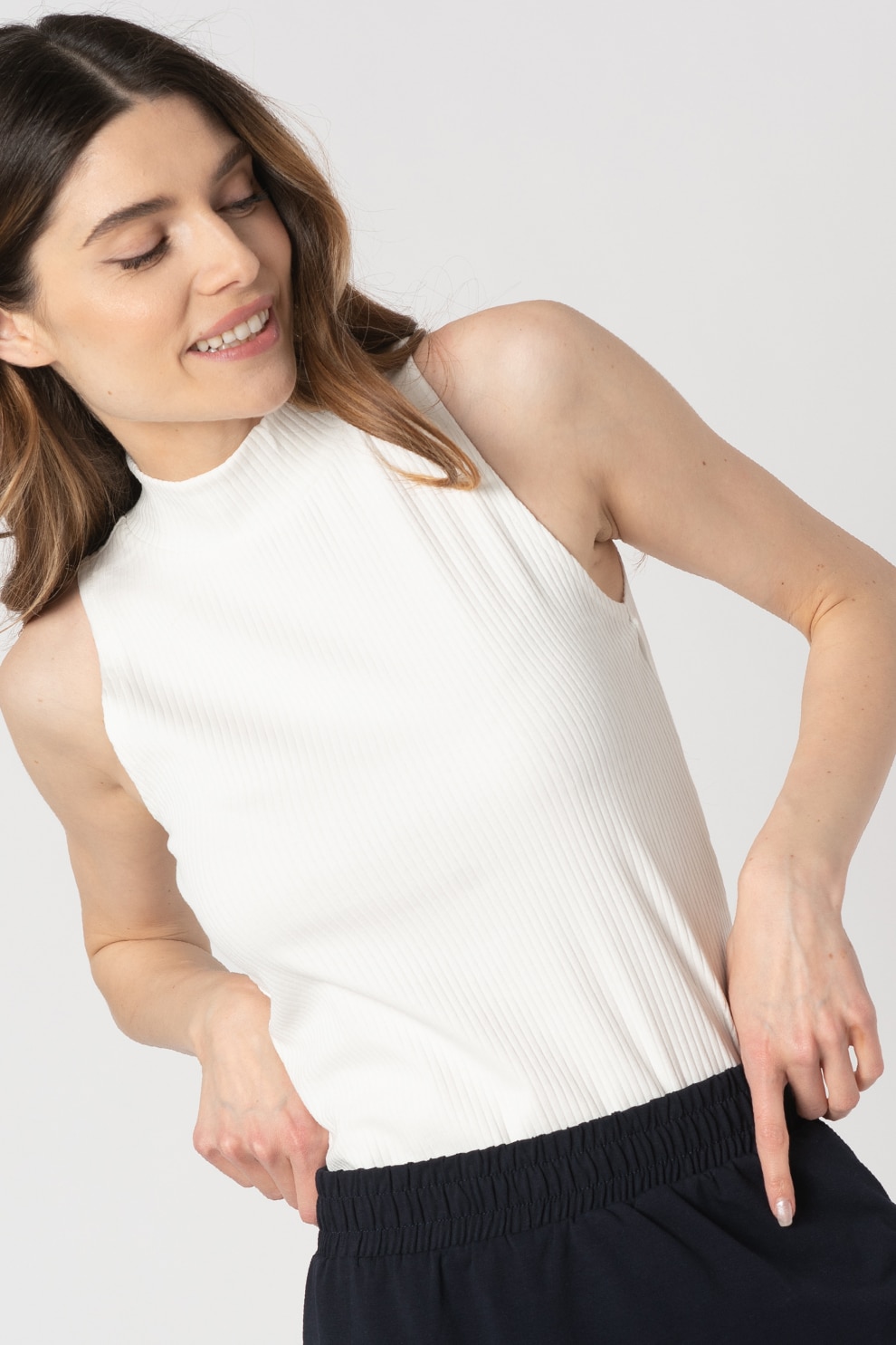 EDC by Esprit, Top din amestec de bumbac organic cu guler mediu, Alb