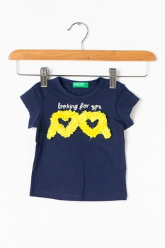 United Colors of Benetton, Tricou de bumbac cu aplicatie decorativa, Bleumarin inchis/Galben United Colors of Benetton, Tricou de bumbac cu aplicatie decorativa, Bleumarin inchis/Galben
