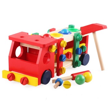 Masina Educativa din Lemn cu 28 de suruburi, 4 bile colorate, surubelnita, ciocan Masina Educativa din Lemn cu 28 de suruburi, 4 bile colorate, surubelnita, ciocan
