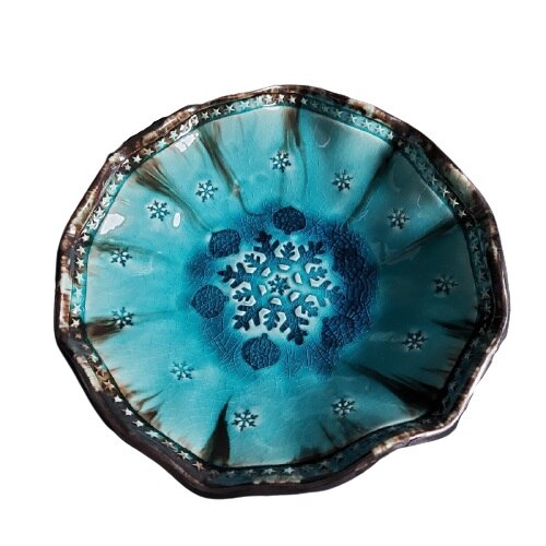 Platou cu margini ondulate textura fulgi de nea si globuri, diametru 23 cm