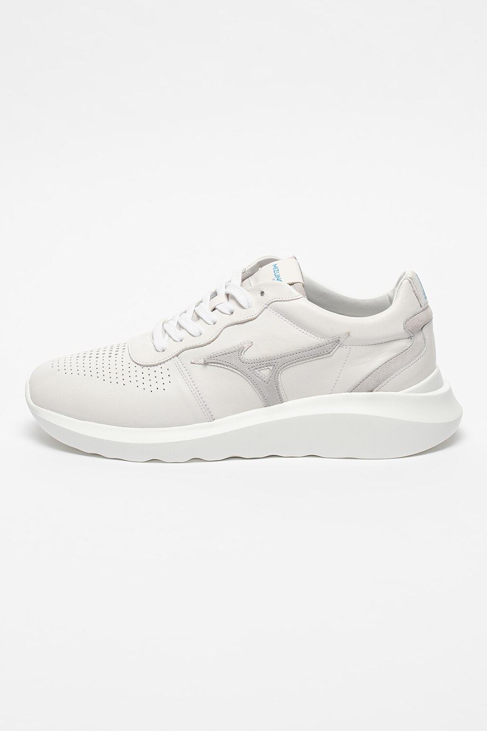 Mizuno, Pantofi sport de piele cu detalii perforate Naos, Alb optic/gri deschis, 10.5