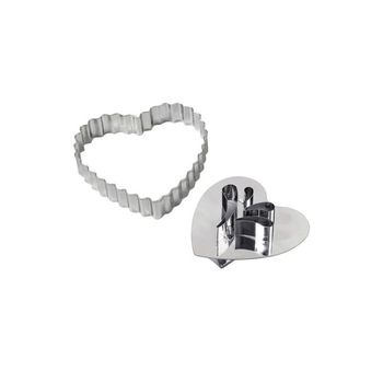 Set decupator linzer, in forma de inimioara, 2 bucati, Wilton Set decupator linzer, in forma de inimioara, 2 bucati, Wilton