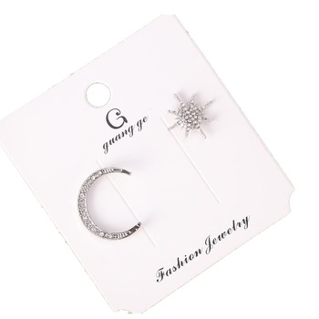 Set cercei Pili-Paradise, Model Luna, Argintiu Set cercei Pili-Paradise, Model Luna, Argintiu