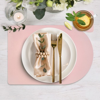 Set suport farfurie si pahar pentru protectie masa, din piele PU, cu doua fete, roz/gri Set suport farfurie si pahar pentru protectie masa, din piele PU, cu doua fete, roz/gri