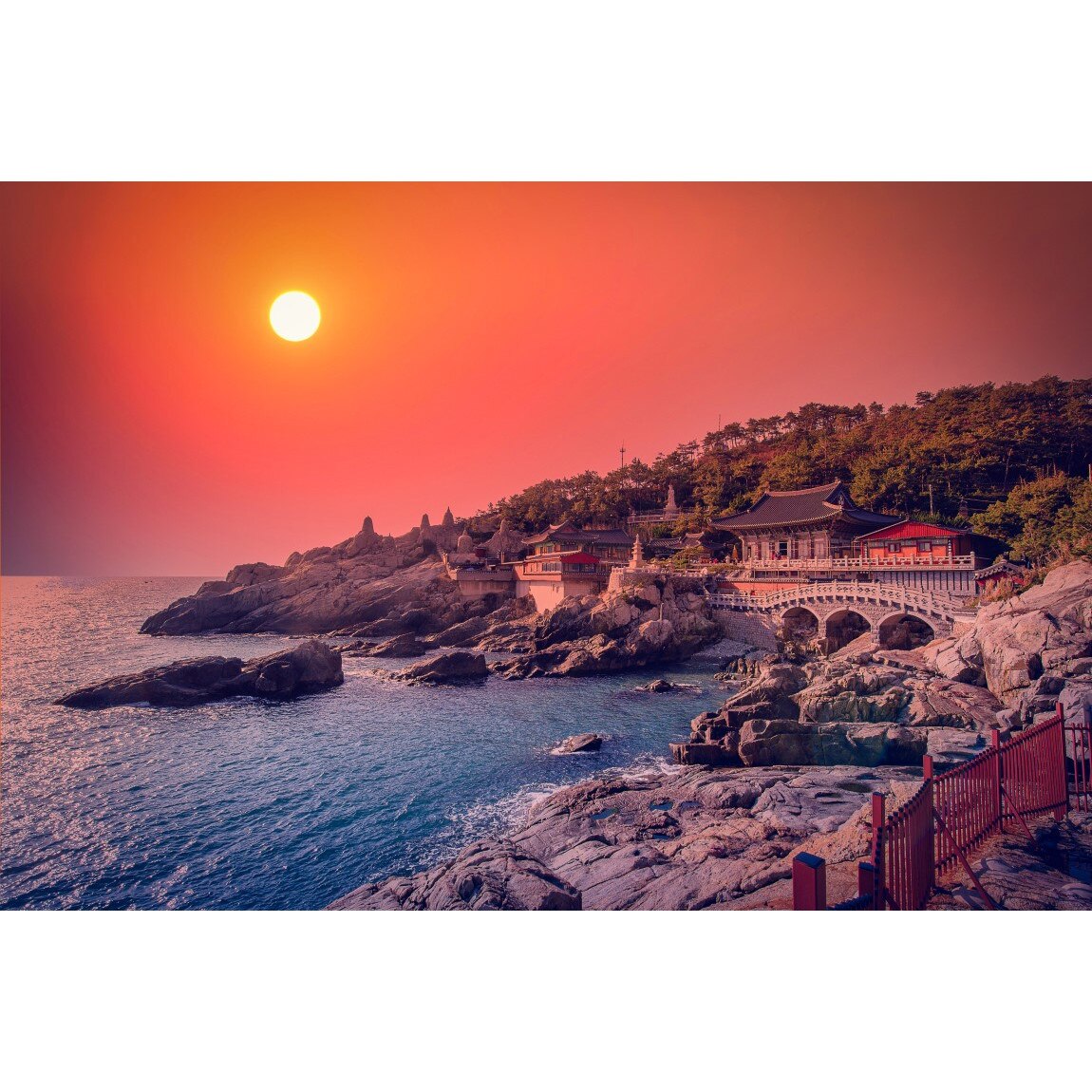 Tablou canvas Plaja70 cu templu in apus de soare, 90 x 60 cm