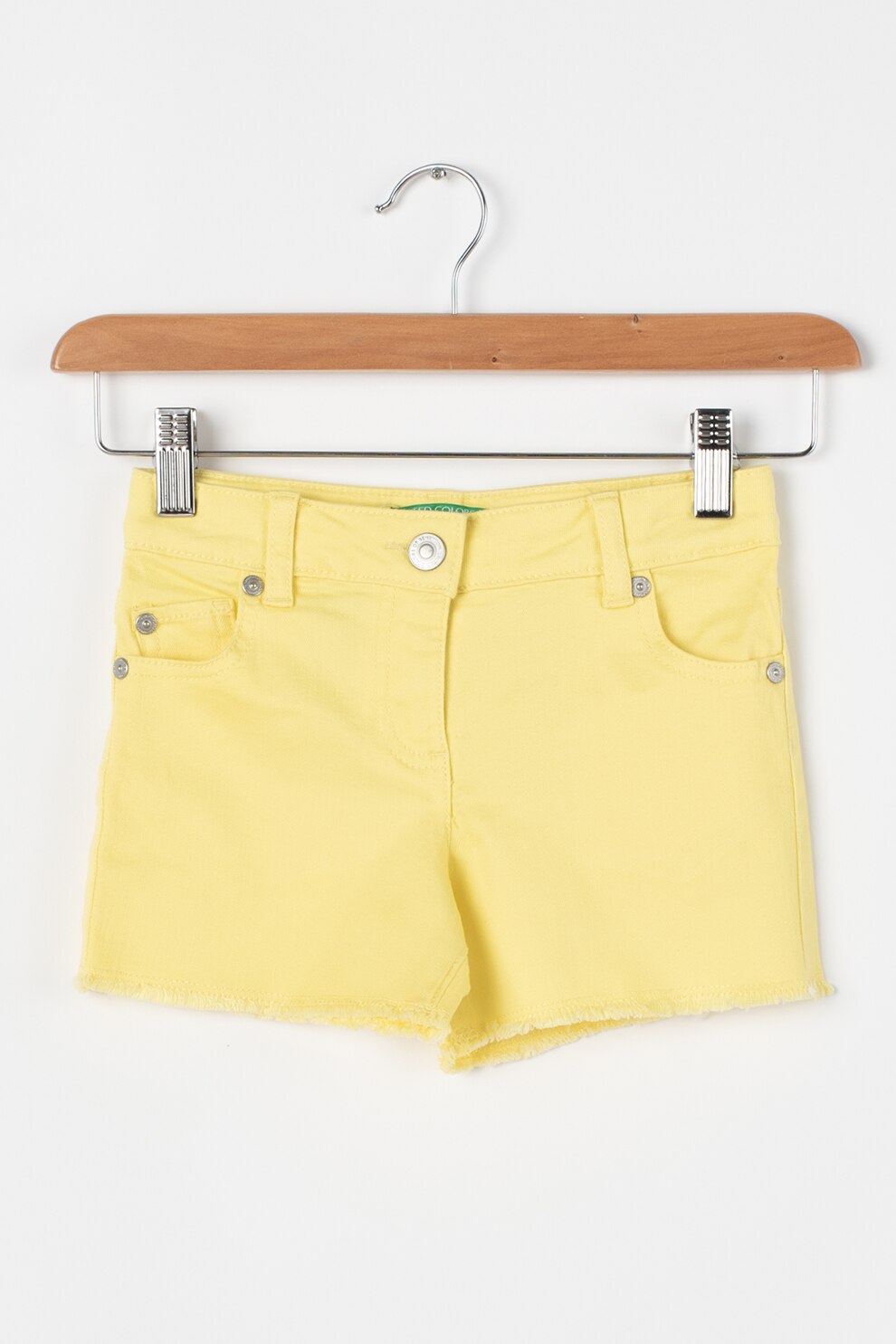 United Colors of Benetton, Pantaloni de scurti de denim cu terminatie franjurata, Galben deschis