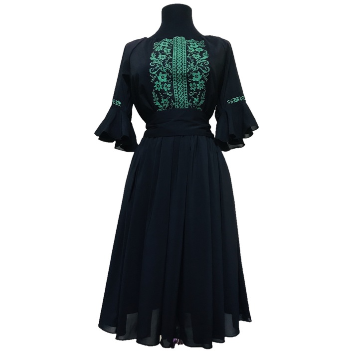 Costum popular dama, brodat, voal, negru, verde, S