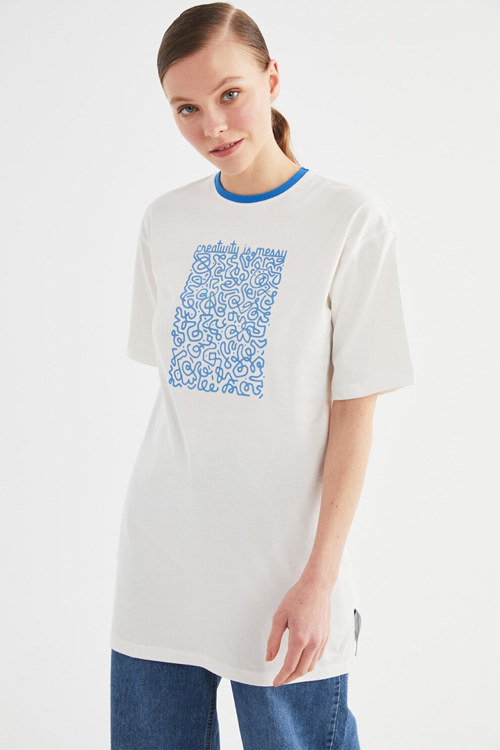 Trendyol, Bluza lunga cu imprimeu grafic, Alb/Albastru