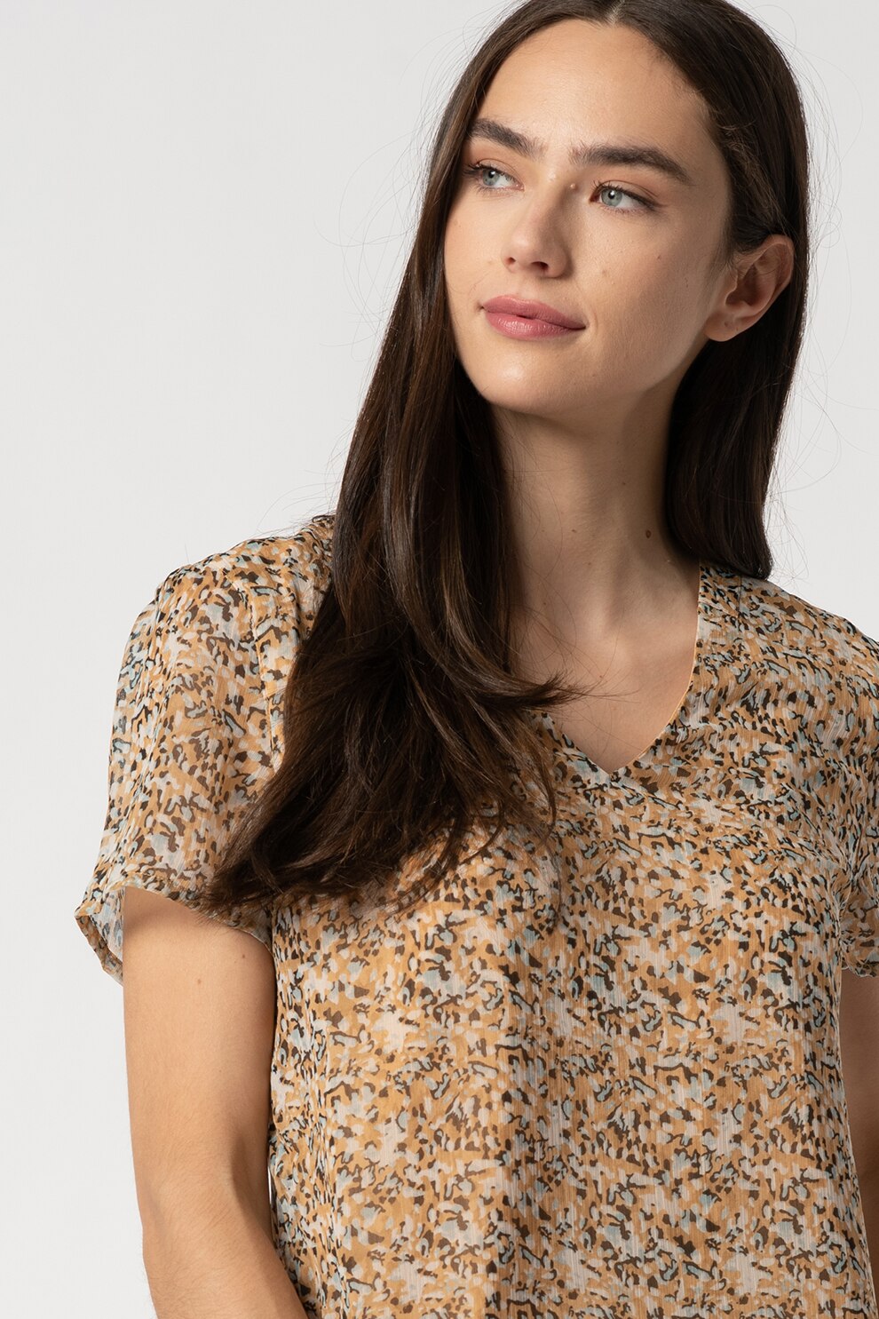 Vero Moda, Bluza cu decolteu in V si maneci scurte Kay, maro camel, alb prafuit, albastru prafuit