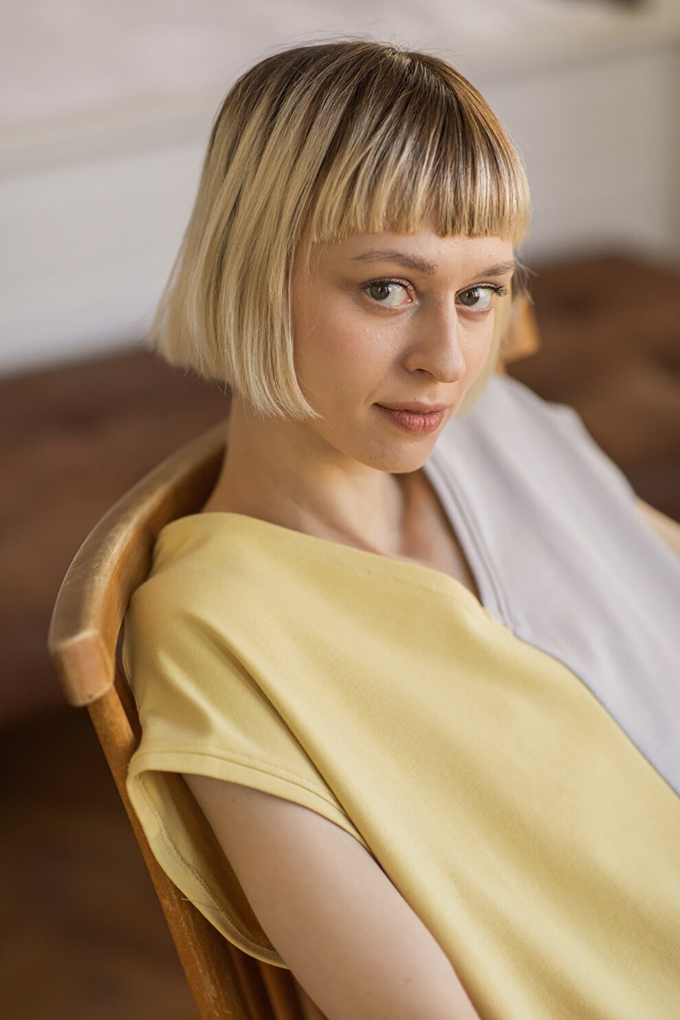 UNDRESS, Rochie midi cu decolteu in V si slituri laterale, Gri/Galben