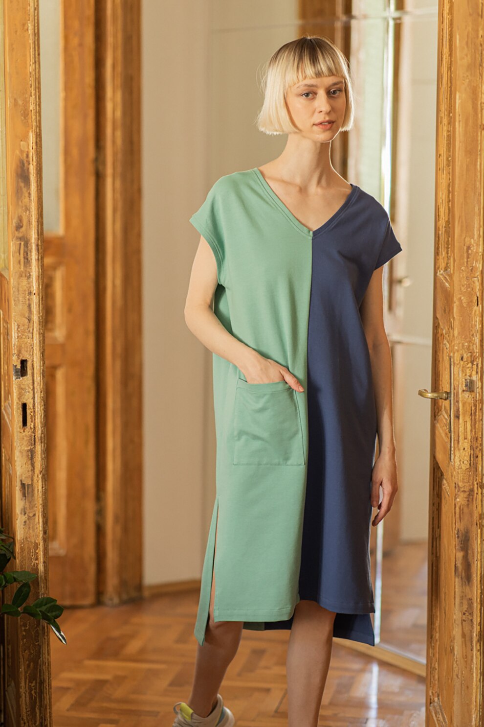 UNDRESS, Rochie midi cu decolteu in V si slituri laterale, Albastru/Verde