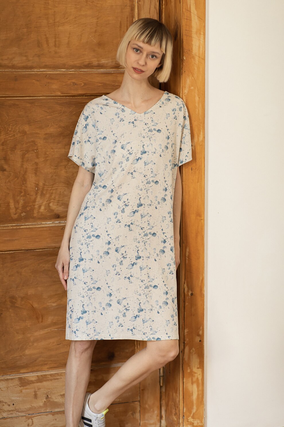 UNDRESS, Rochie lejera de in cu decolteu in V si imprimeu, Alb fildes/Albastru inchis